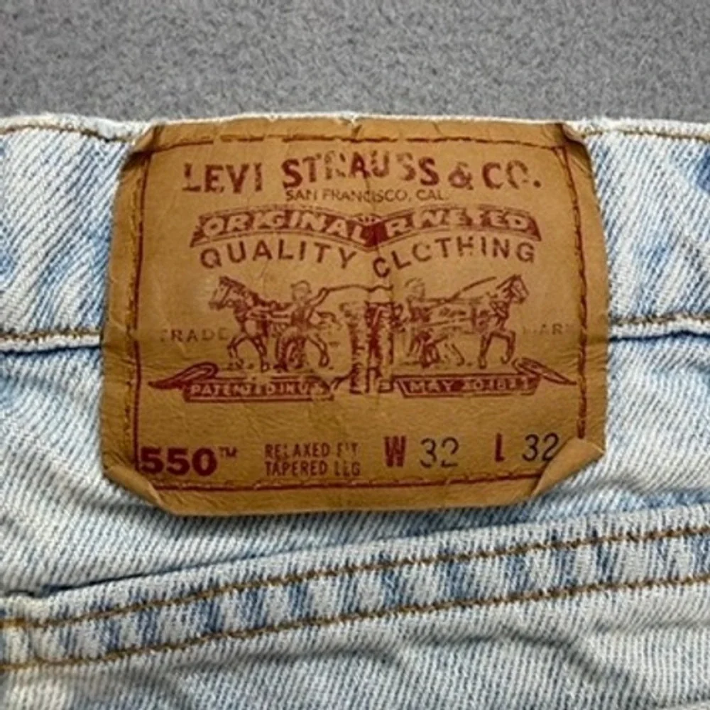 VTG Levis 550 Jeans Relaxed Fit Tapered Leg 32x32 Distressed Denim 90s‎ USA Made